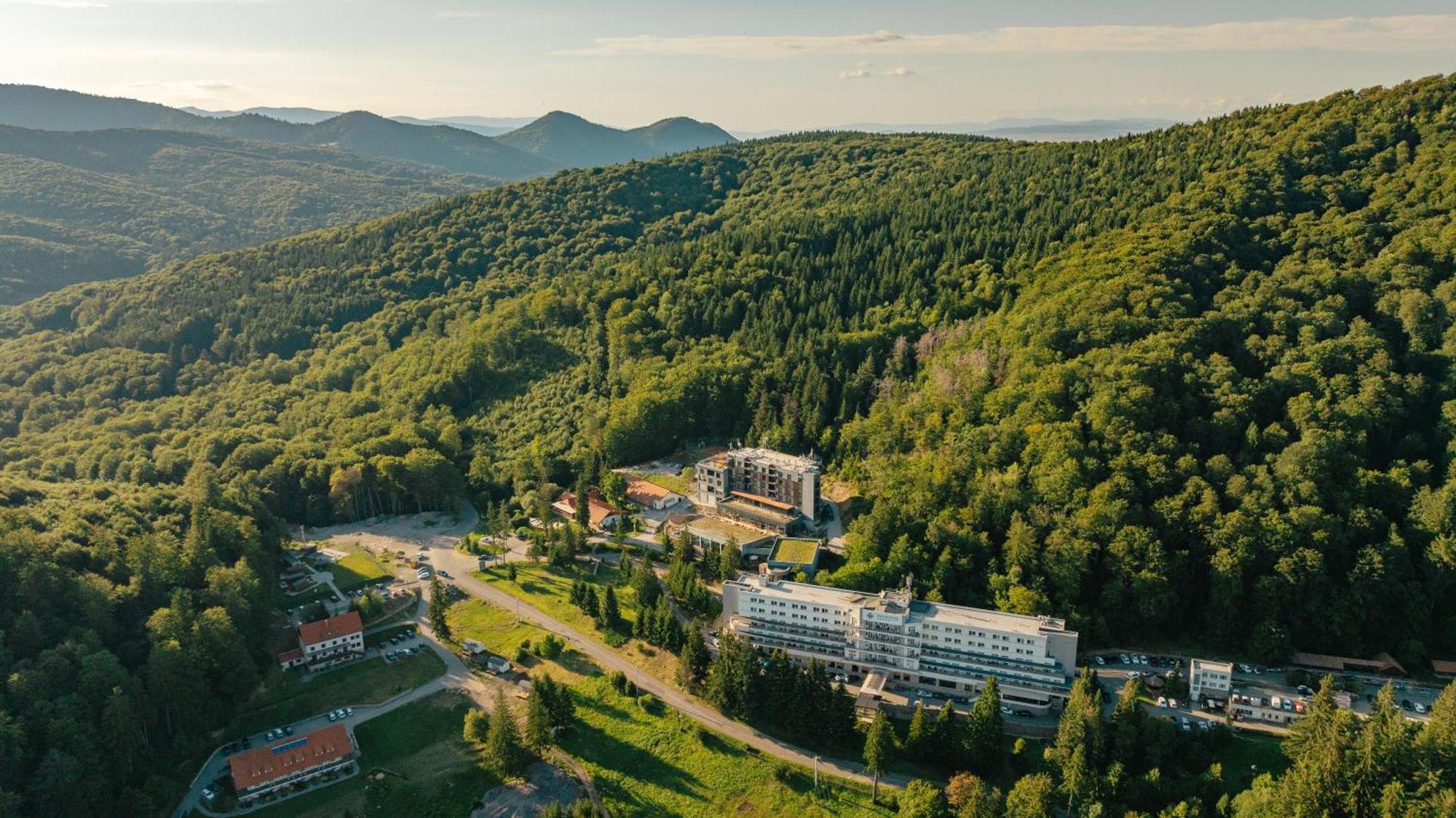 Balvanyos Resort - Peakture Hotel & Grand Hotel Balvanyos Bagian luar foto